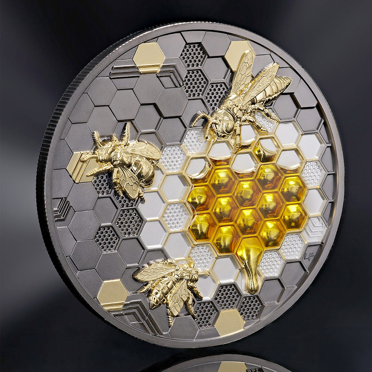 PRE-ORDER Niue 2026 $20 QUEEN BEE Bionic Genesis 5 Oz Silver Coin Angle Showing Reeded rim