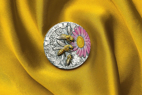 Ausralia 2025 $2 HONEY BEE 2oz .9999 Silver Antiqued Coloured Coin