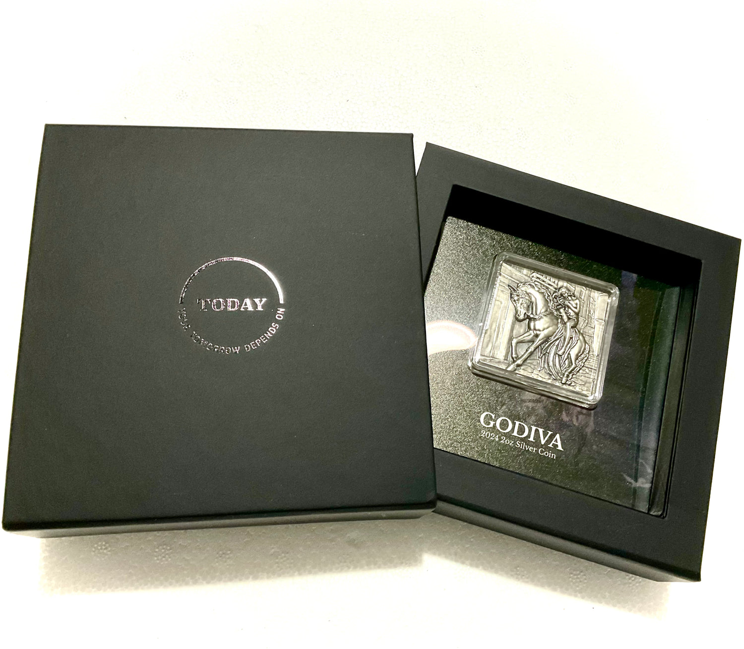 KOMSCO Chad 2024 10000 Francs CFA Lady Godiva 2 oz .999 Silver Antique Display Case & Hard Cover 999 Minted
